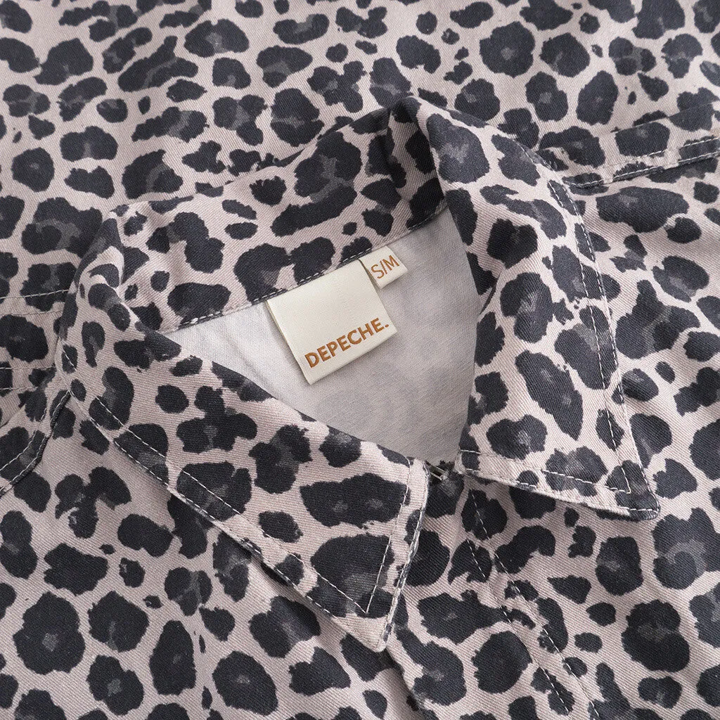 Jane jakke dekoreret med et smukt patch / 100162 - Grey leo print