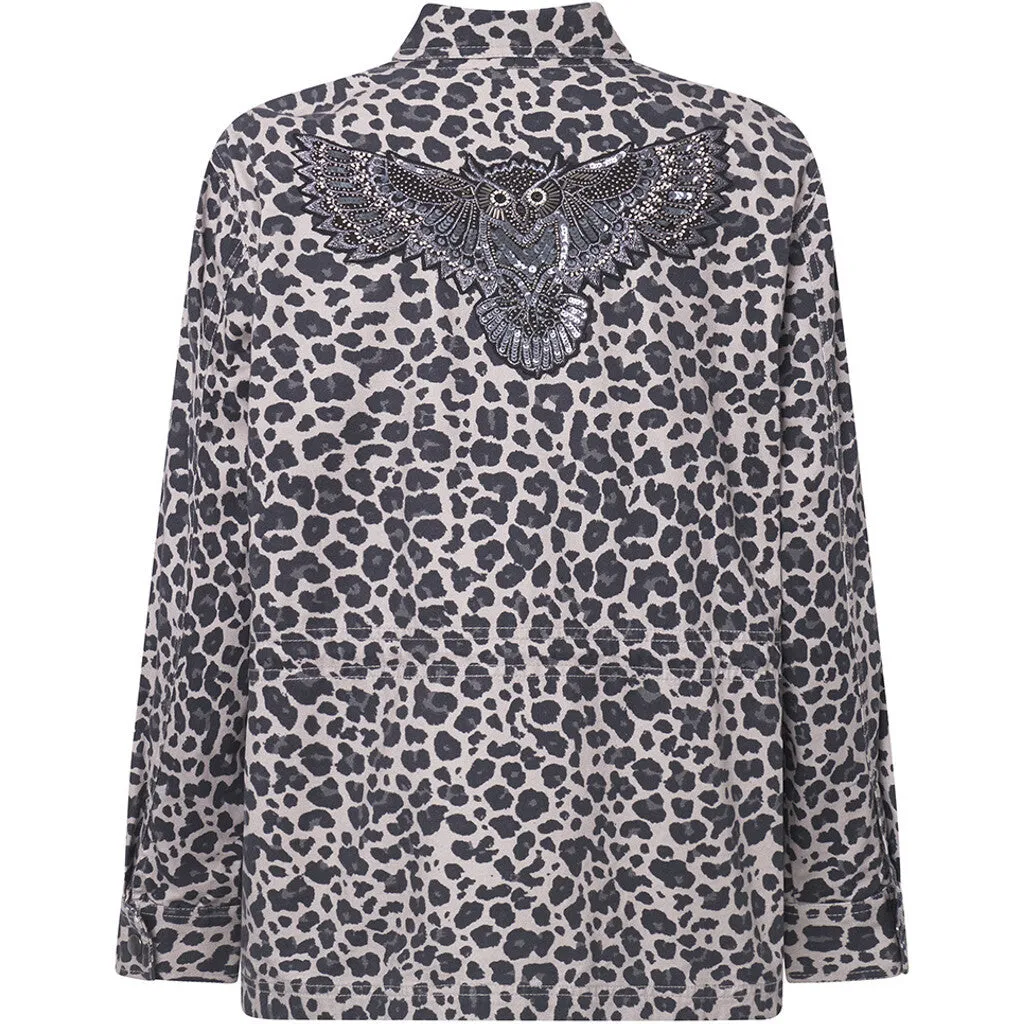 Jane jakke dekoreret med et smukt patch / 100162 - Grey leo print
