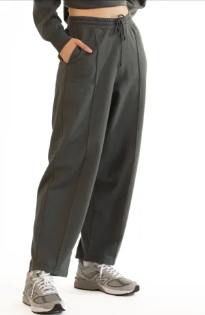Paper Label Tapered Leg Sweatpant Gray